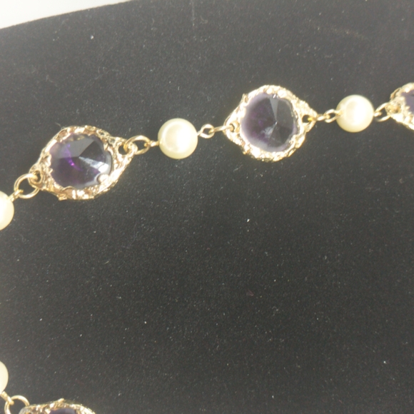 Deep purple Goldtone and Faux pearls necklace - Picture 7 of 8